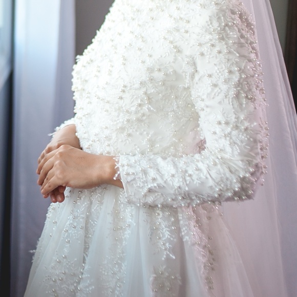 Long sleeved / Modest Wedding Dress - Picture 6 of 7